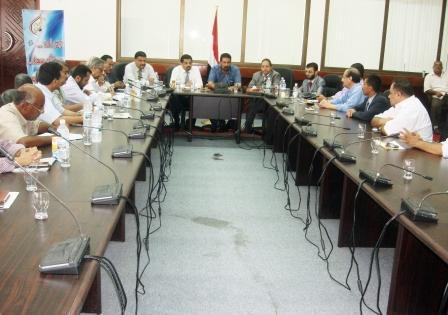 د. الجفري لدى لقائه لجنة الصحة بمجلس النواب أمس